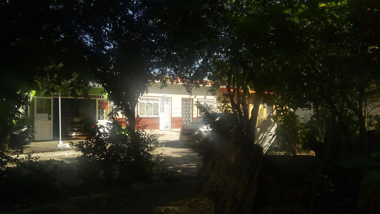 Backpackers And Travellers Hostel Нейва Экстерьер фото